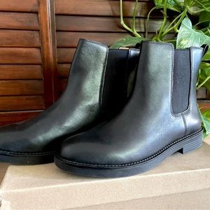 NWT Black leather Madewell Chelsea boots, size 7.5.